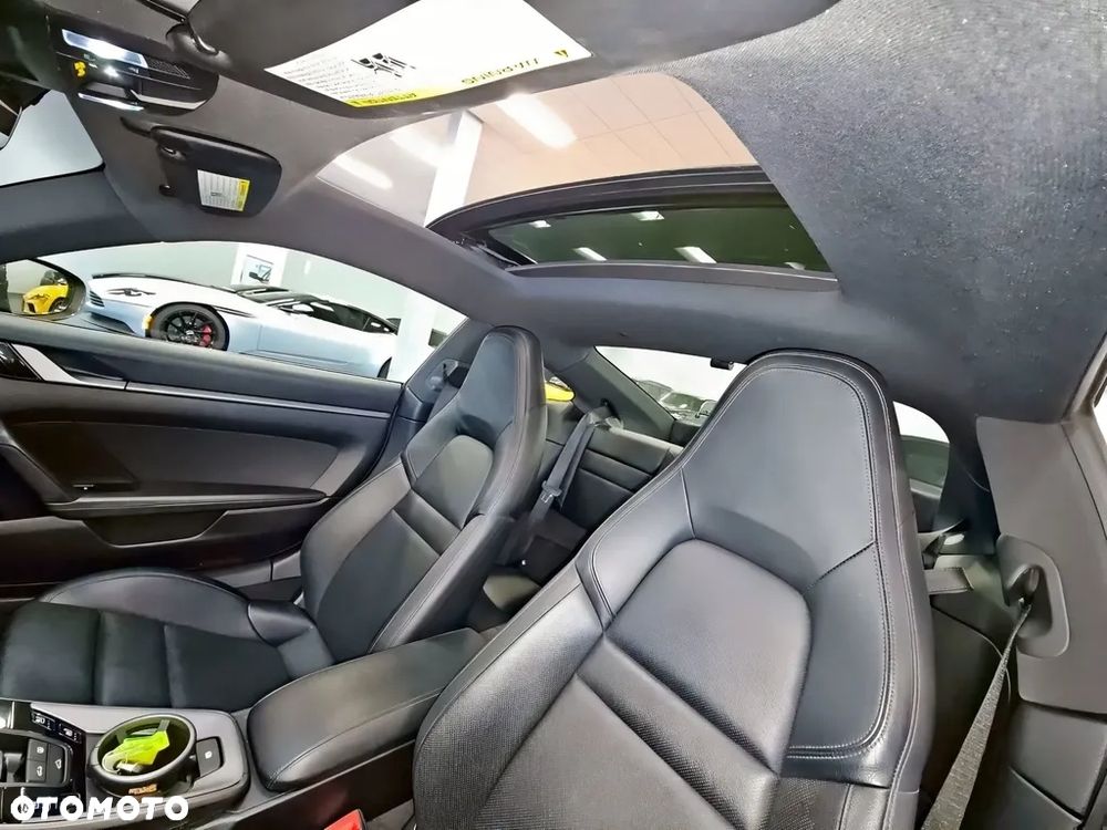 Porsche 911 Carrera - 8