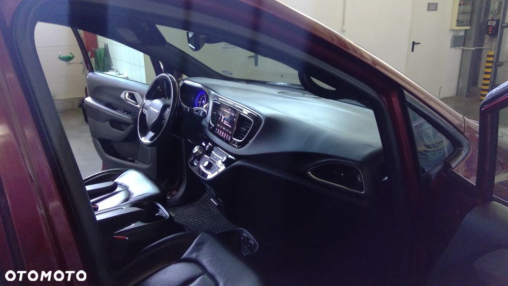 Chrysler Pacifica - 9