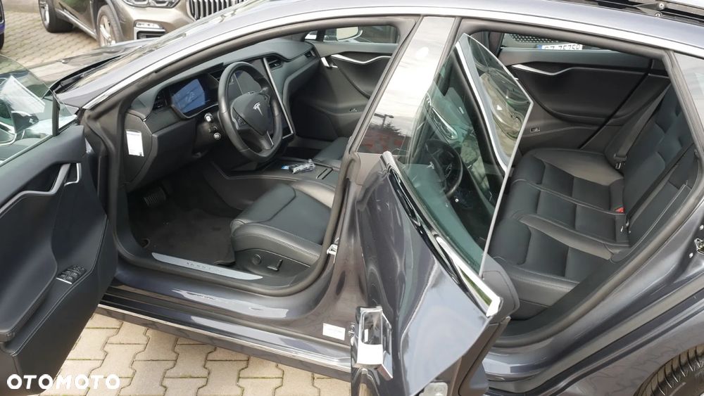 Tesla Model S - 10