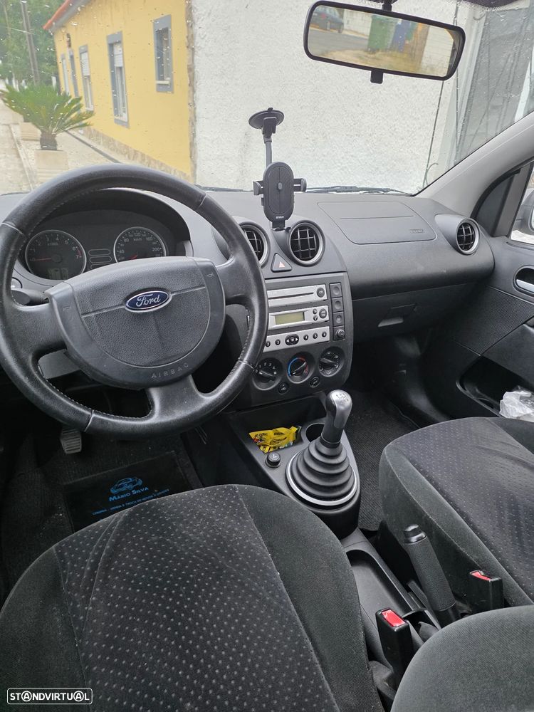 Ford Fiesta 1.25 Ghia - 6
