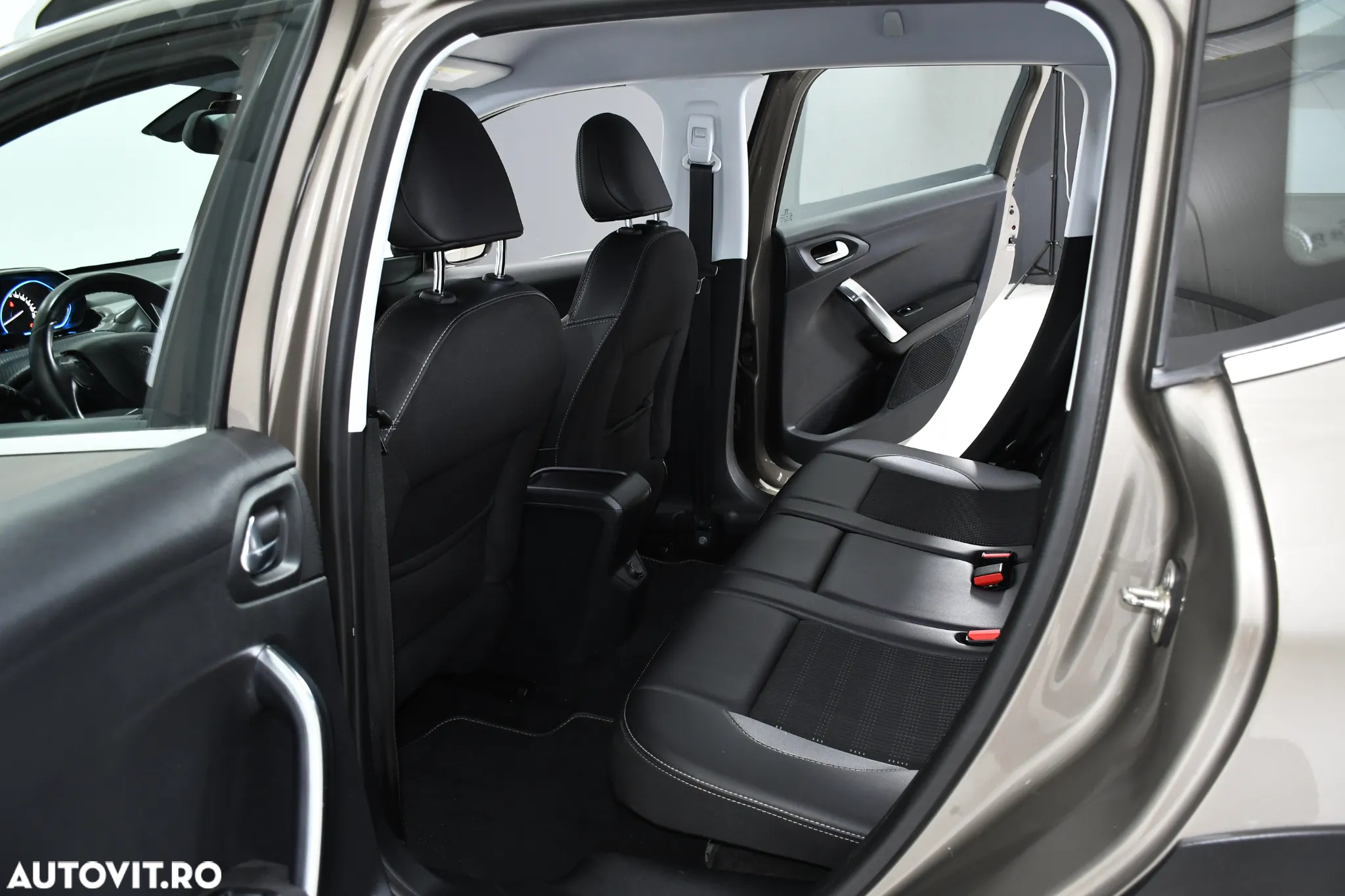 Peugeot 2008 1.2 PureTech Turbo EAT6 S&S Allure - 7