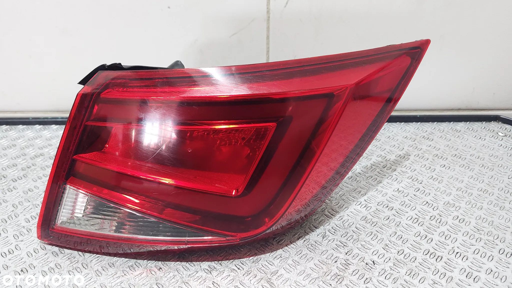 LAMPA LED PRAWY TYŁ W BŁOTNIK SEAT LEON III R2014 KOMBI NR 5F9945208A - 1