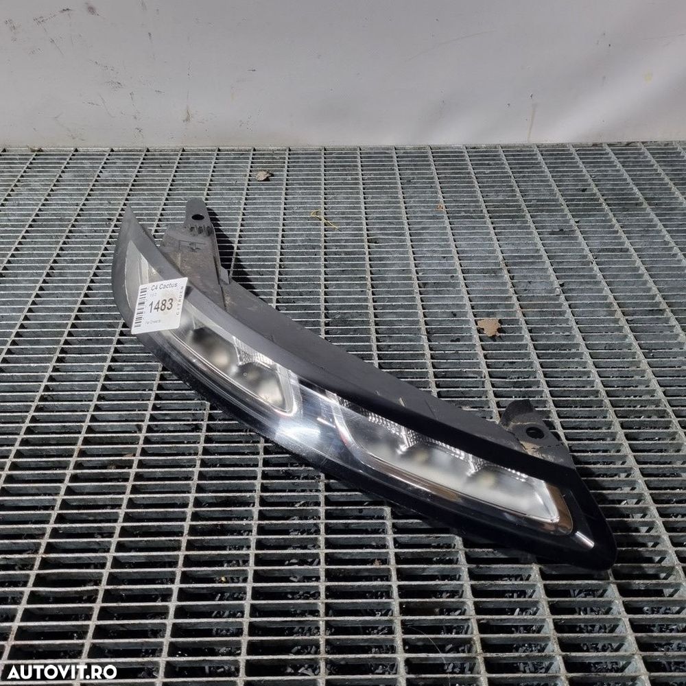 Far Dreapta Citroen C4 Cactus 2014 - 2017 SUV 4 Usi (1483) Fara xenon - 1