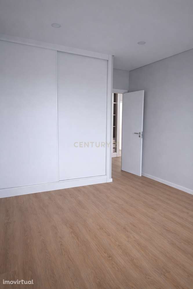 Apartamento Renovado T2 com Vista Panorâmica em Rio Tinto - Grande imagem: 4/12