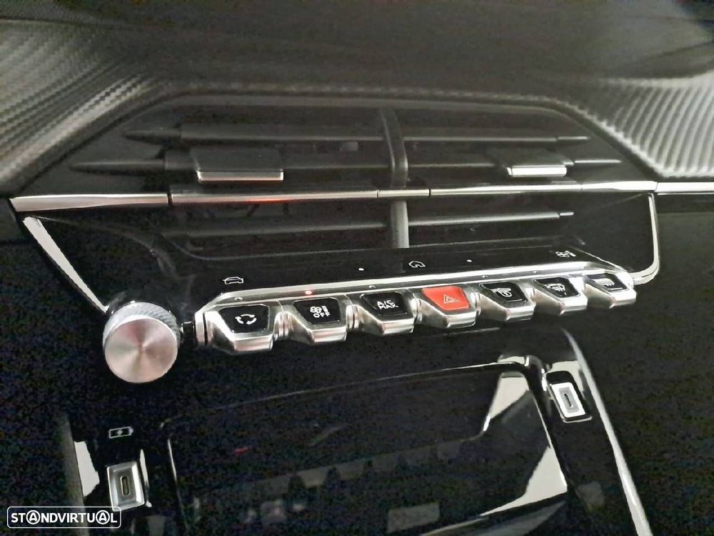 Peugeot 2008 1.2 Hybrid Allure e-DCS6 - 19