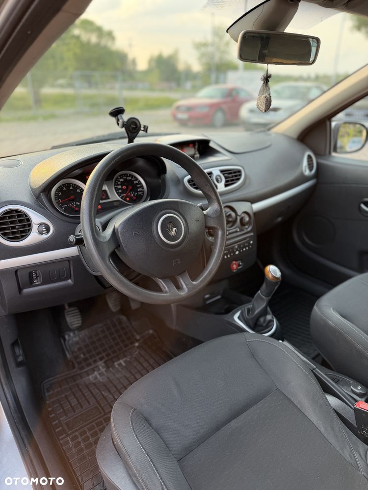 Renault Clio - 7