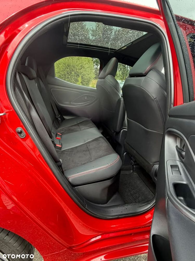 Toyota Yaris Hybrid 1.5 GR Sport - 16