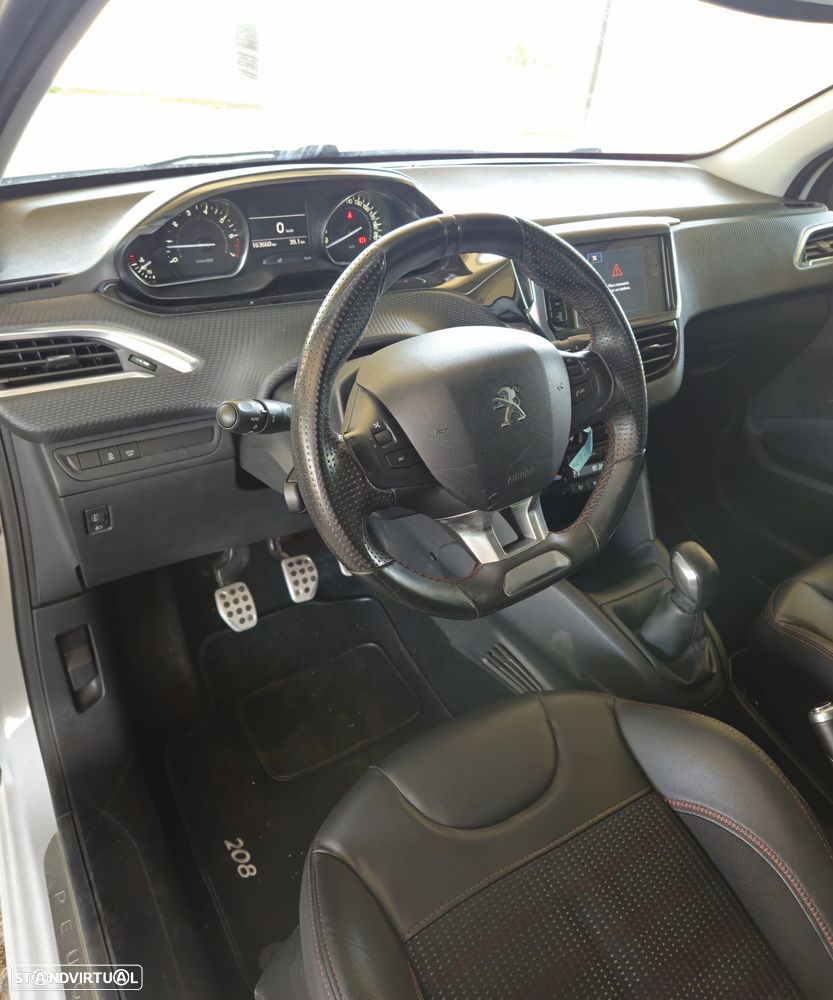 Peugeot 208 1.2 PureTech GT Line - 12