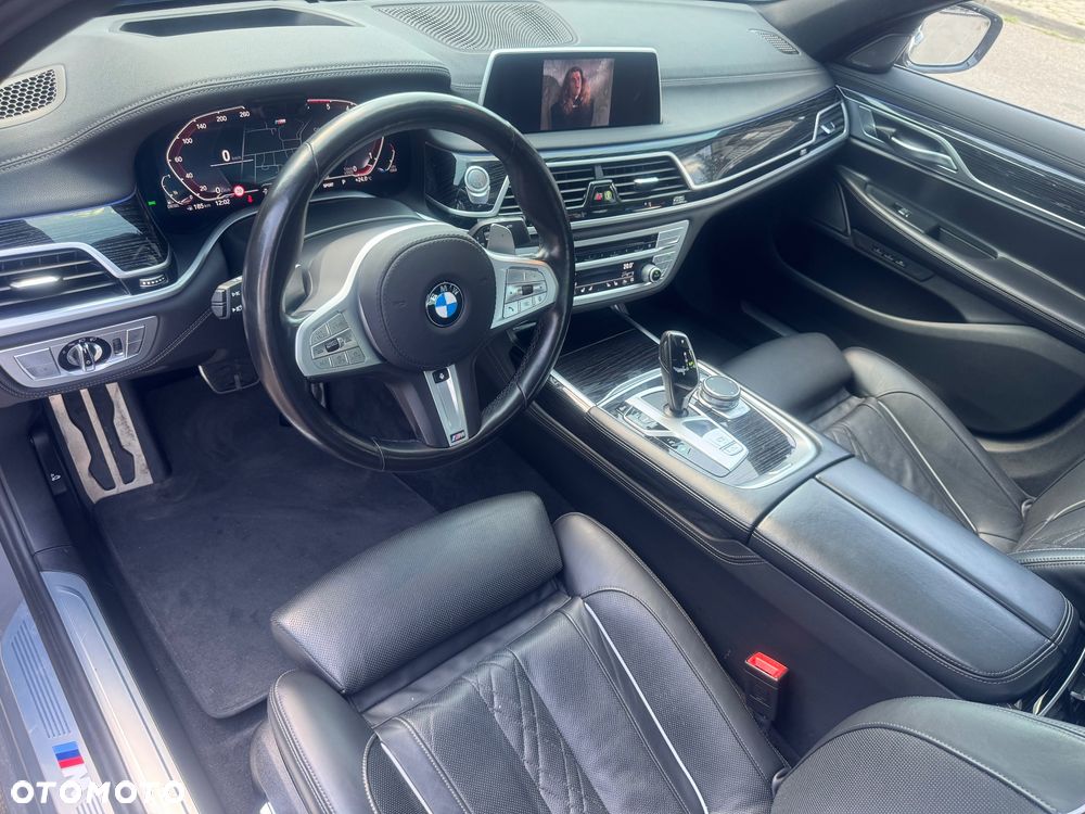 BMW Seria 7 740d xDrive sport - 32