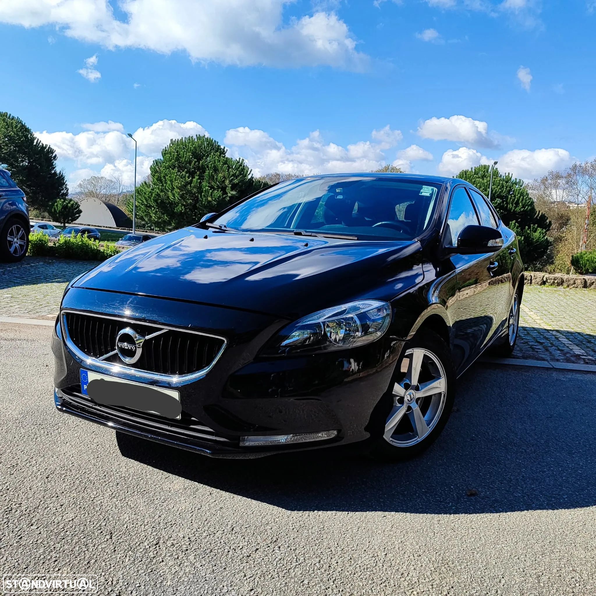 Volvo V40 2.0 D2 Kinetic Geartronic - 1