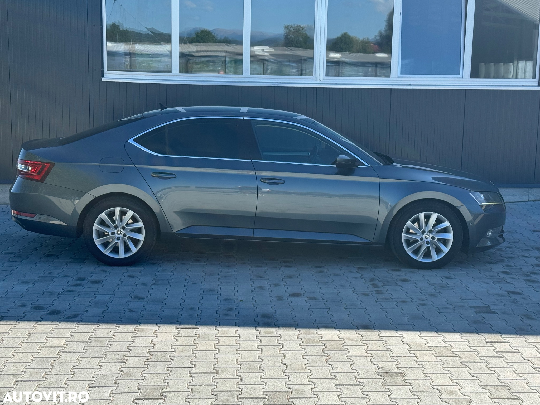 Skoda Superb 2.0 TDI DSG Style - 8