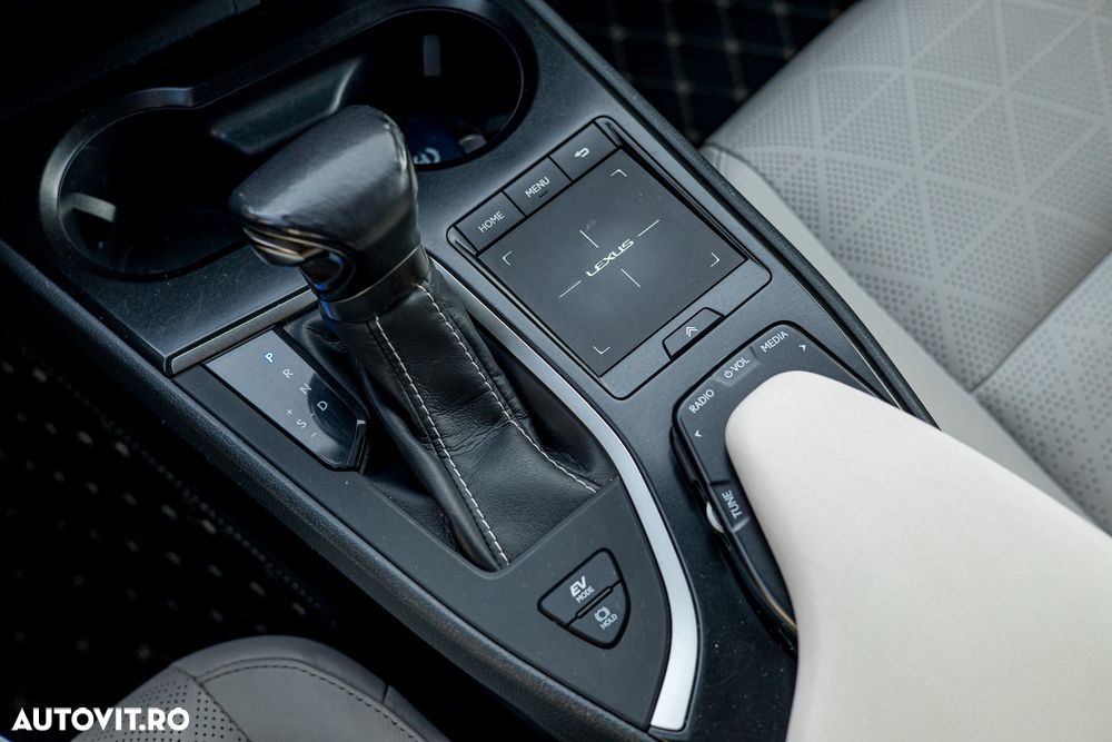 Lexus UX 200 FWD Business - 30