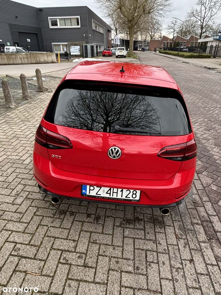 Volkswagen Golf - 6