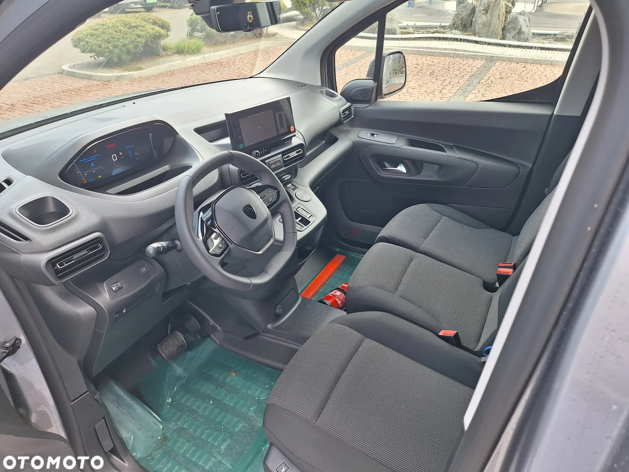 Peugeot Partner Furgon Long 950kg BlueHDi 130 KM S&S EAT8 - 24
