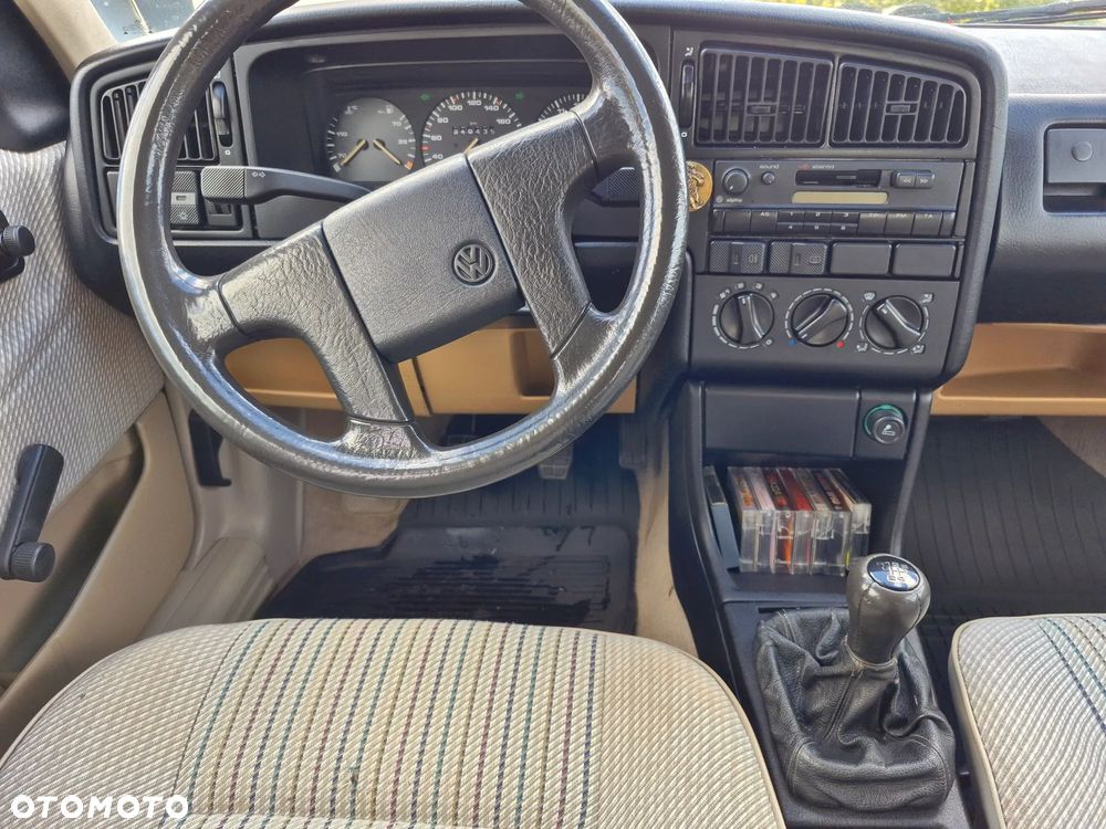 Volkswagen Passat 1.8 CL - 31