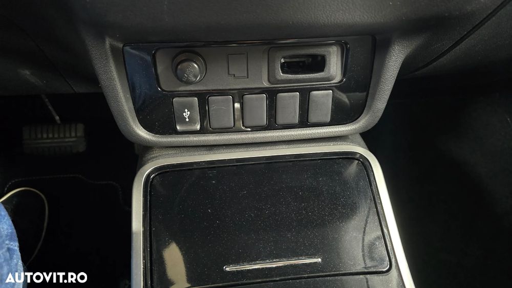 Mitsubishi Outlander PHEV 2.4 L 4X4 Intense - 19