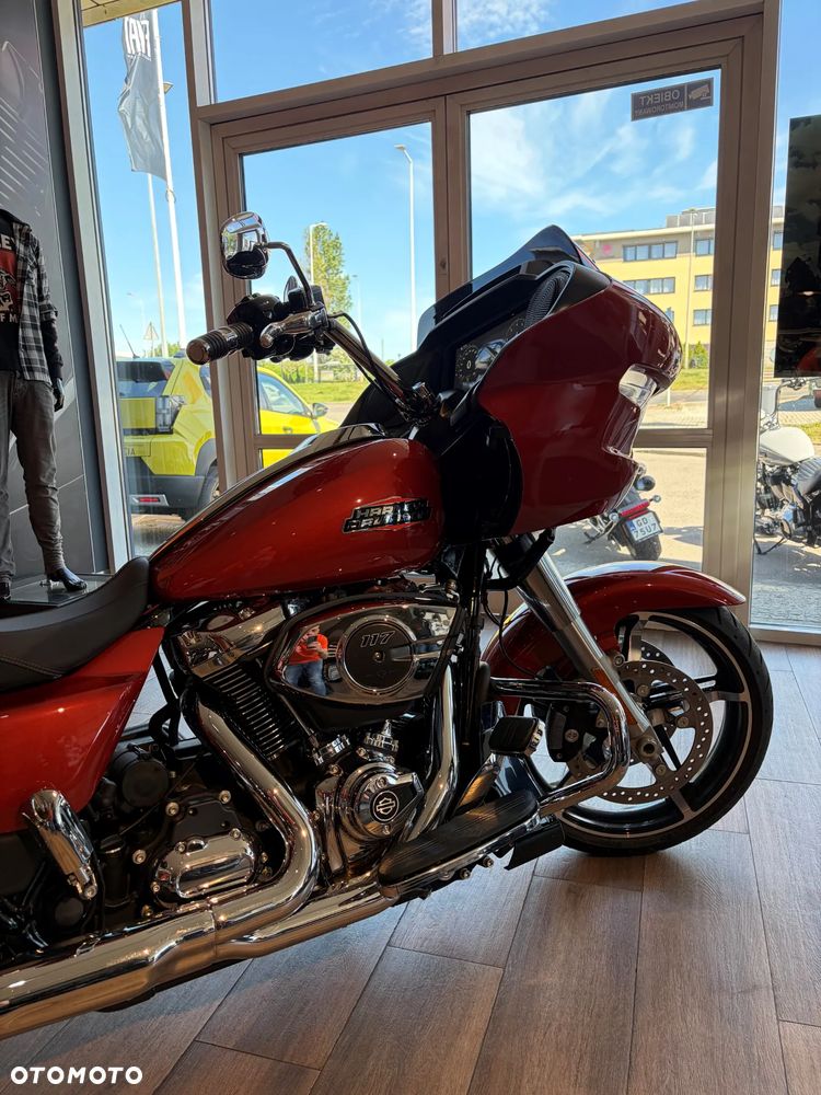 Harley-Davidson Touring Road Glide - 2