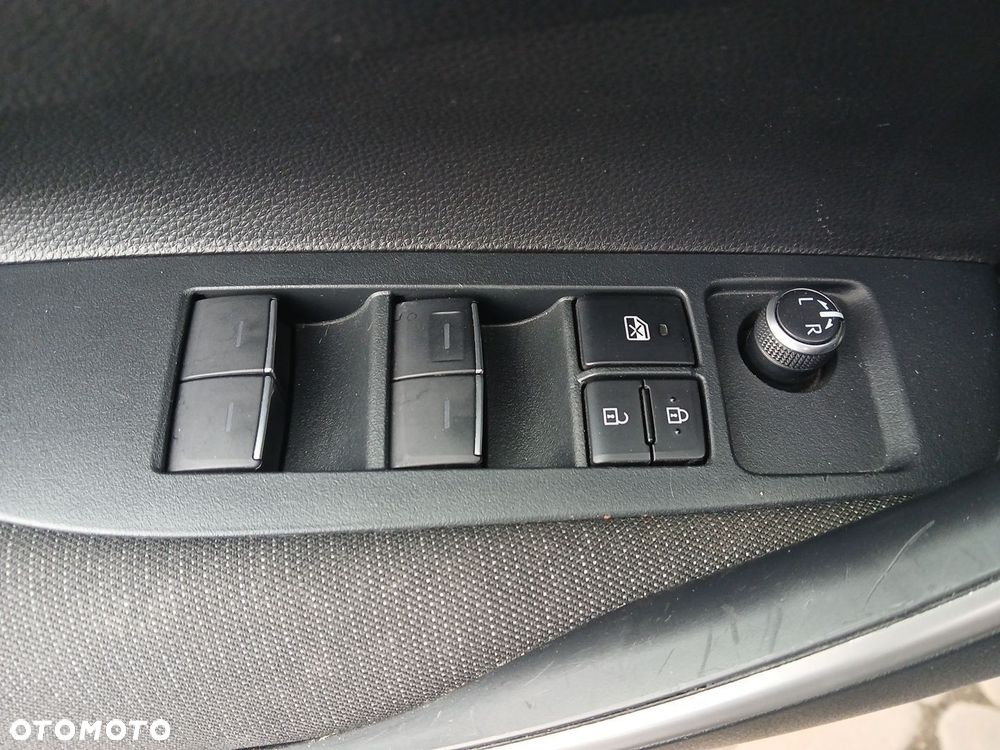 Toyota Corolla 1.8 Hybrid Comfort - 22