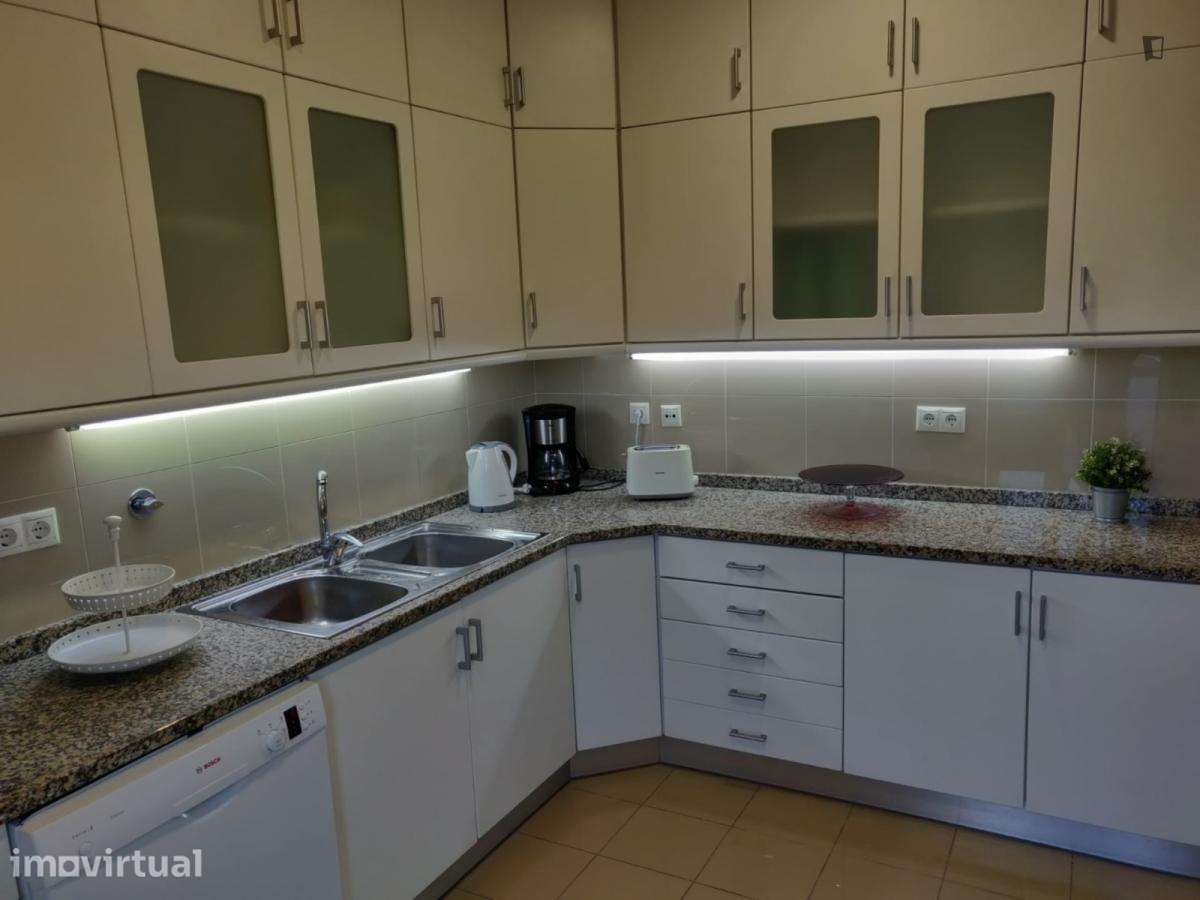 Quarto - localizado em Paranhos Porto - Grande imagem: 5/11