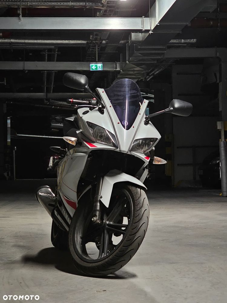 Yamaha YZF - 8