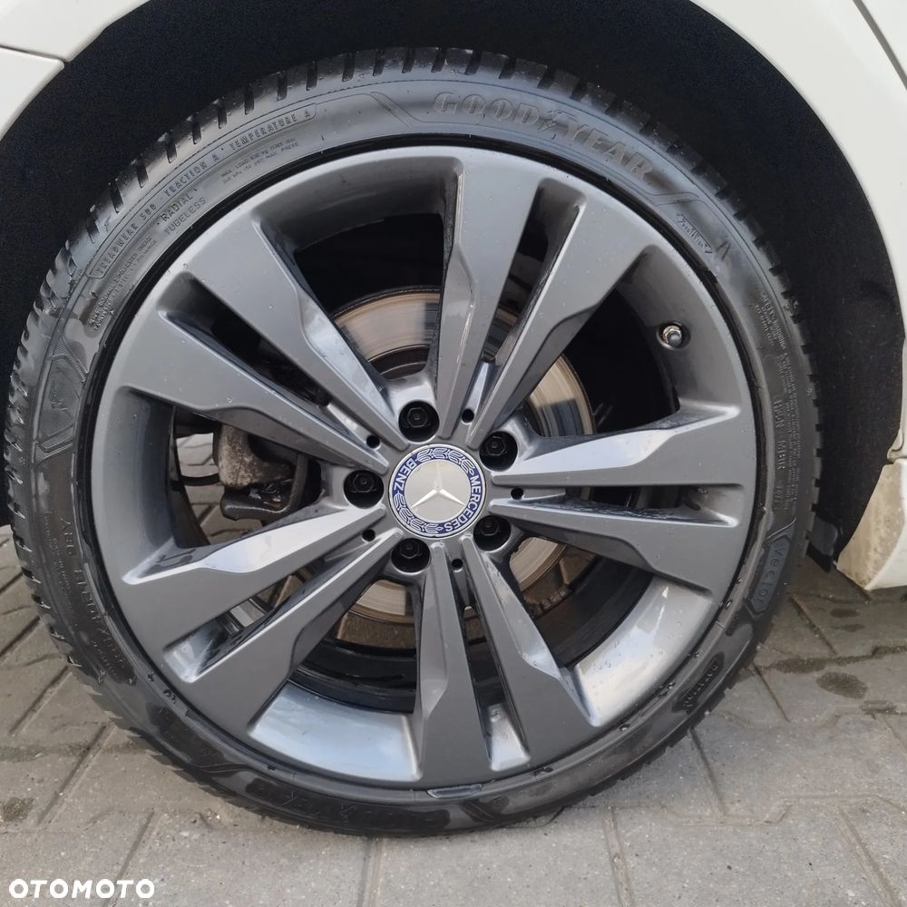 Mercedes-Benz CLA 200 7G-DCT AMG Line - 13