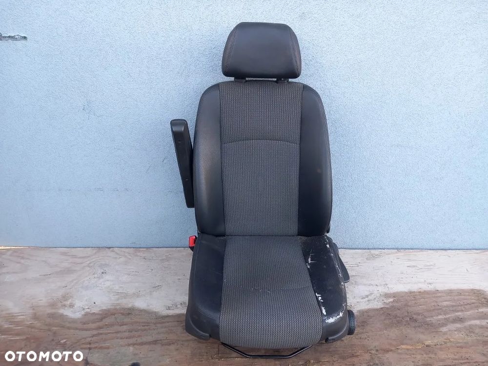 Fotel Lewy Siedzenie Kierowcy Półskóra Mercedes Viano W639 Lift 2013r Europa