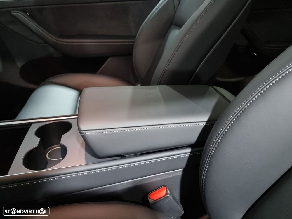 Tesla Model Y Long-Range RWD - 24