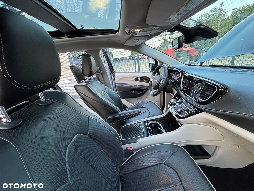 Chrysler Pacifica - 10