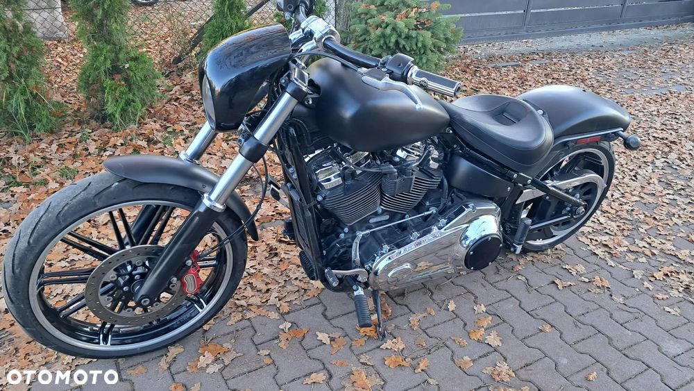 Harley-Davidson Softail Breakout - 12