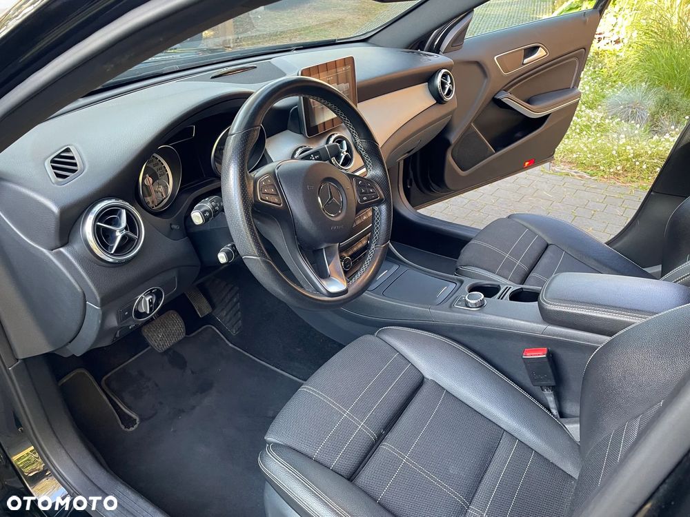 Mercedes-Benz GLA - 4