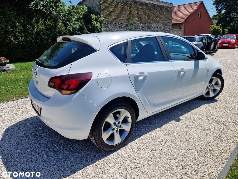 Opel Astra 1.6 Turbo - 5