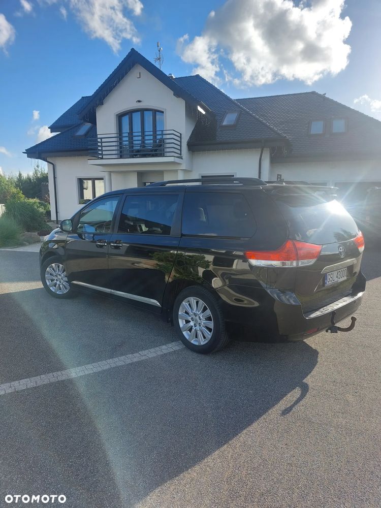 Toyota Sienna 3.5 XLE AWD - 3