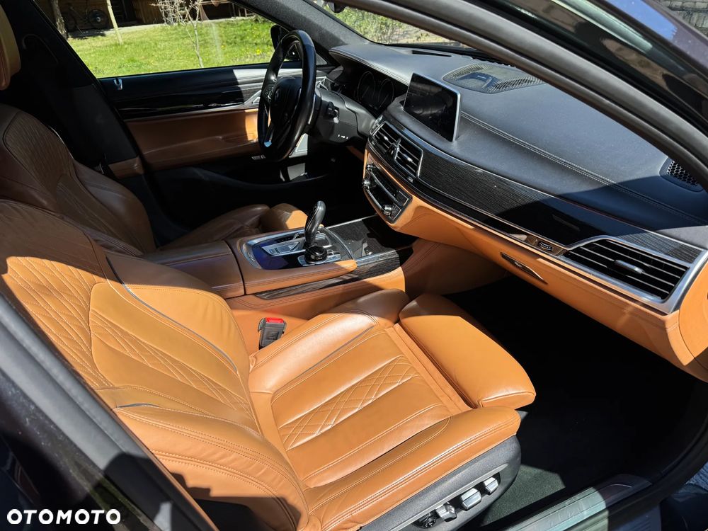 BMW Seria 7 750i xDrive - 8