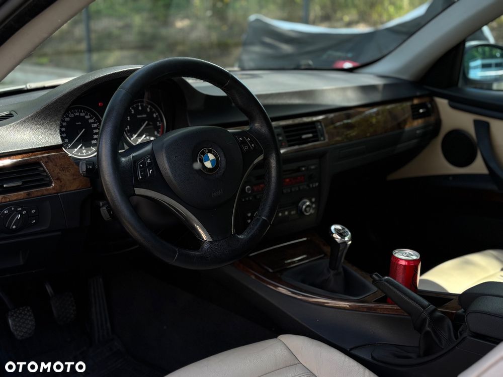 BMW Seria 3 325i M Sport Edition - 25