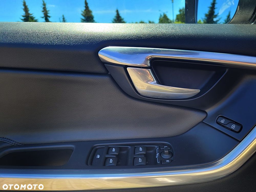 Volvo XC 60 T5 R-Design Momentum - 28