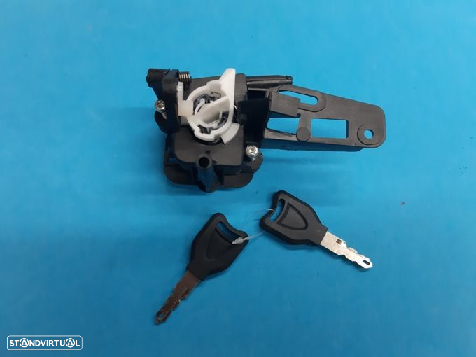 Botão fecho mala Renault Clio II de 1998 a 2001  (7701471225) NOVO - 3