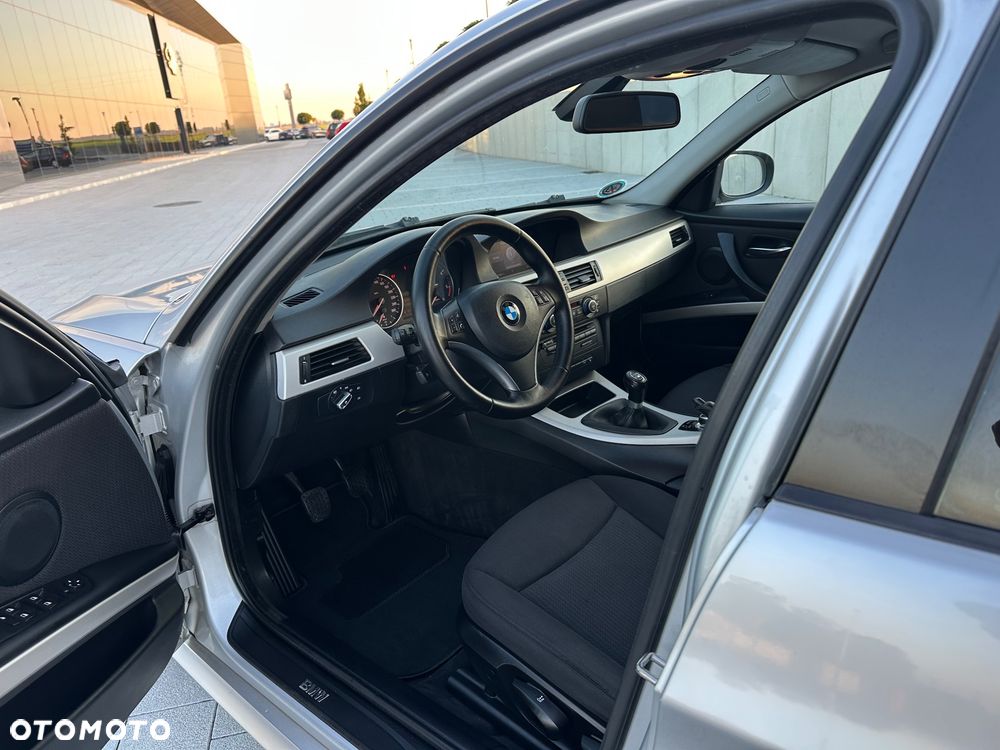 BMW Seria 3 318d - 22