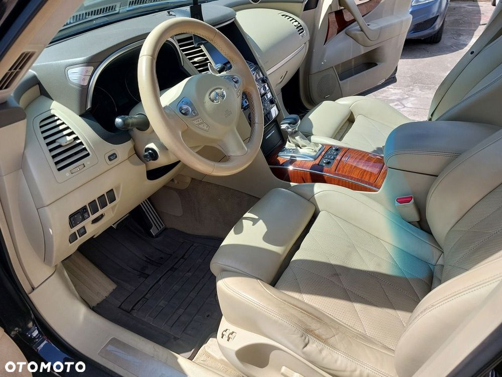 Infiniti FX - 18