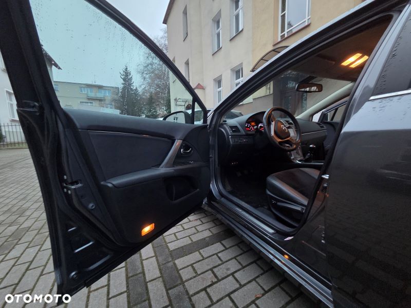 Toyota Avensis 2.0 D-4D Premium - 20