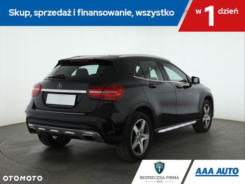 Mercedes-Benz GLA - 7