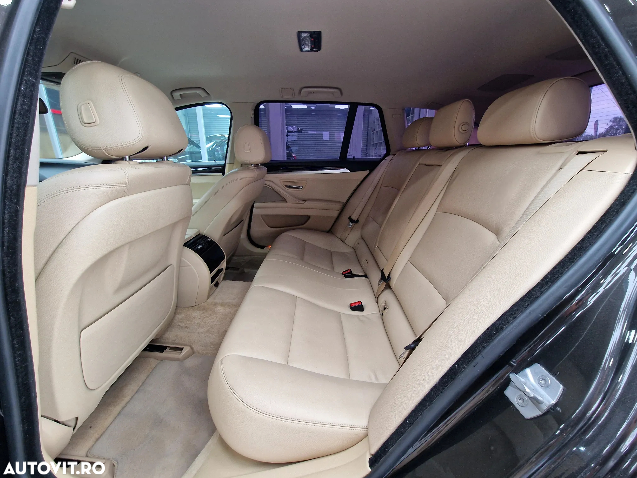BMW Seria 5 520d Touring Aut. Luxury Line - 7