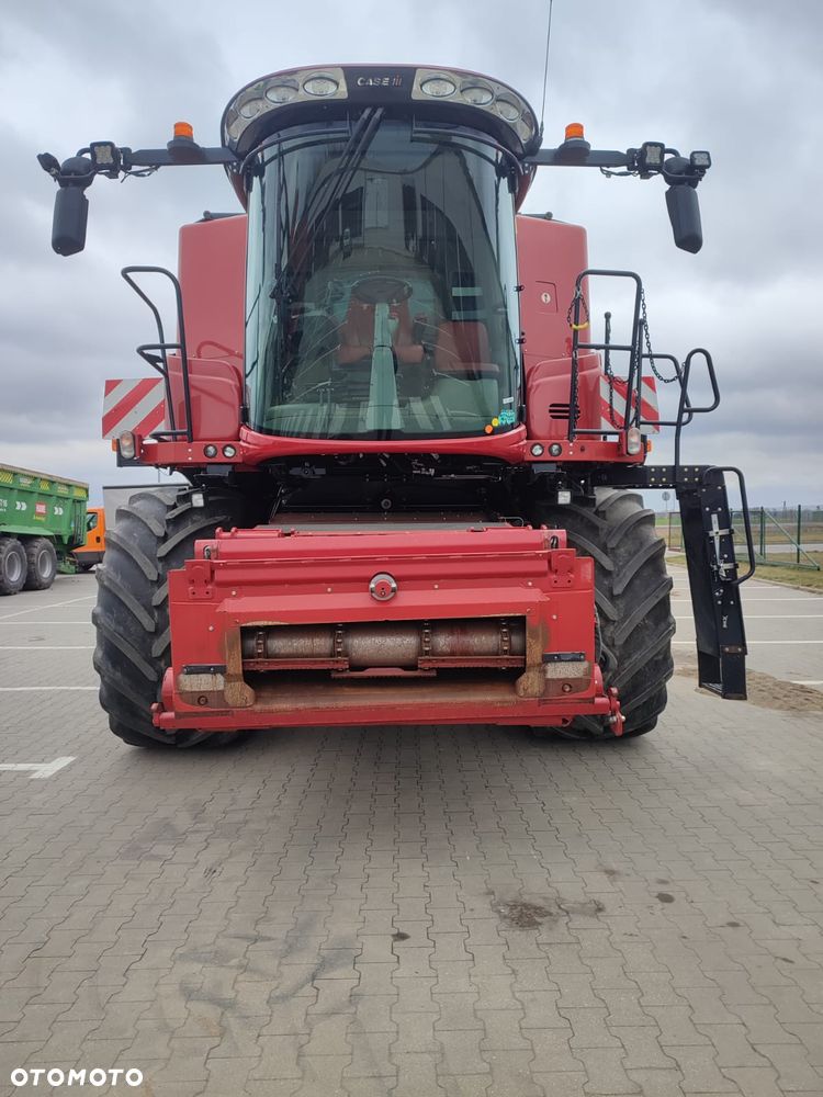 Case IH Axial-Flow 8250 - 5