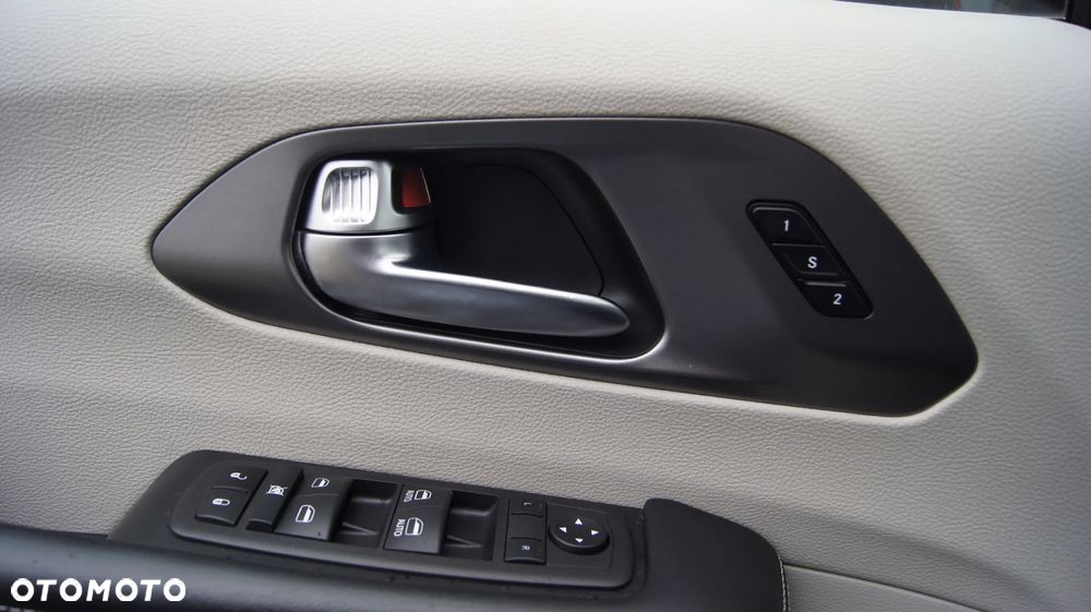 Chrysler Pacifica - 30