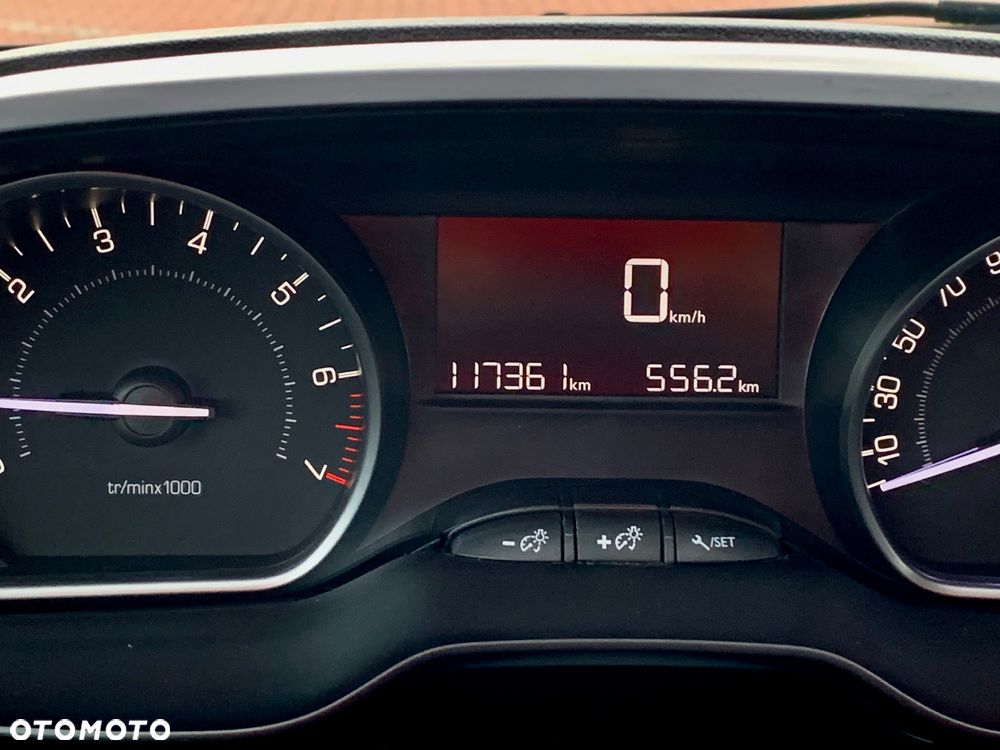 Peugeot 2008 1.2 Pure Tech Style EU6 - 20