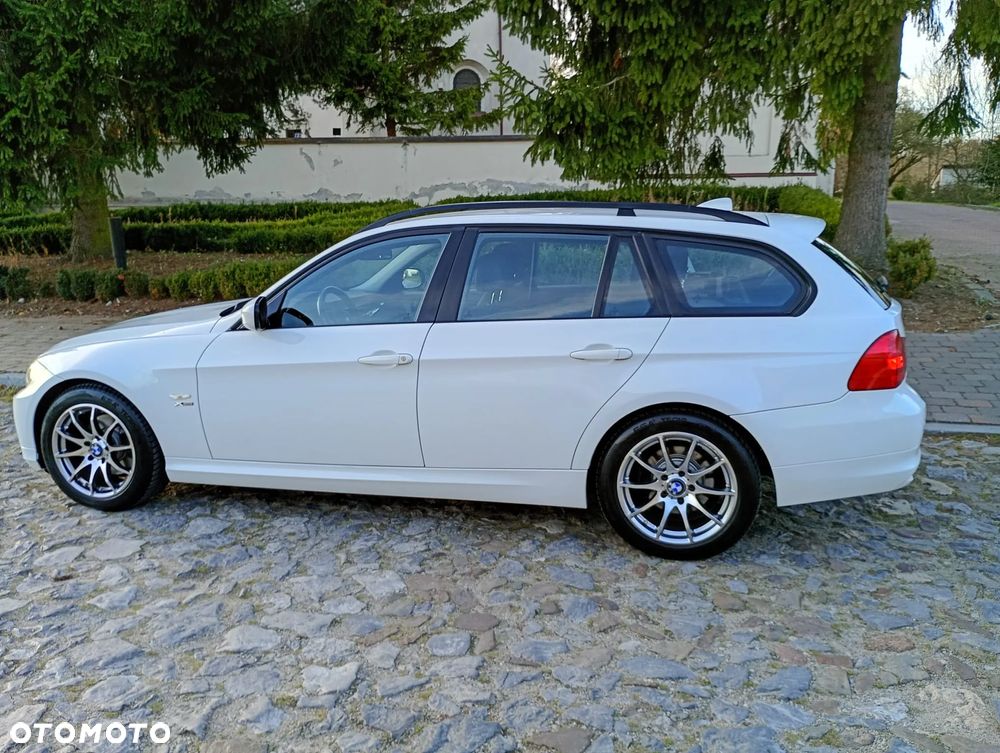 BMW Seria 3 320d xDrive DPF Touring - 6