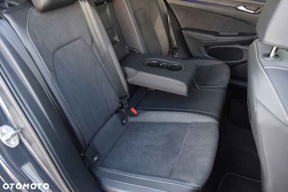 Volkswagen Golf - 33