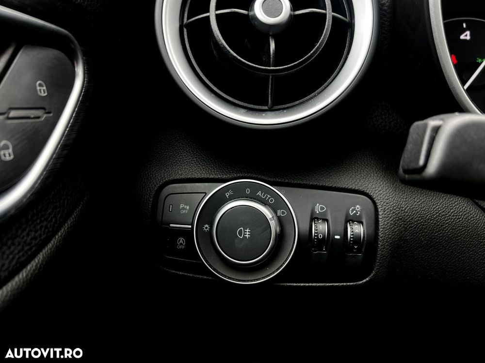 Alfa Romeo Giulia - 16