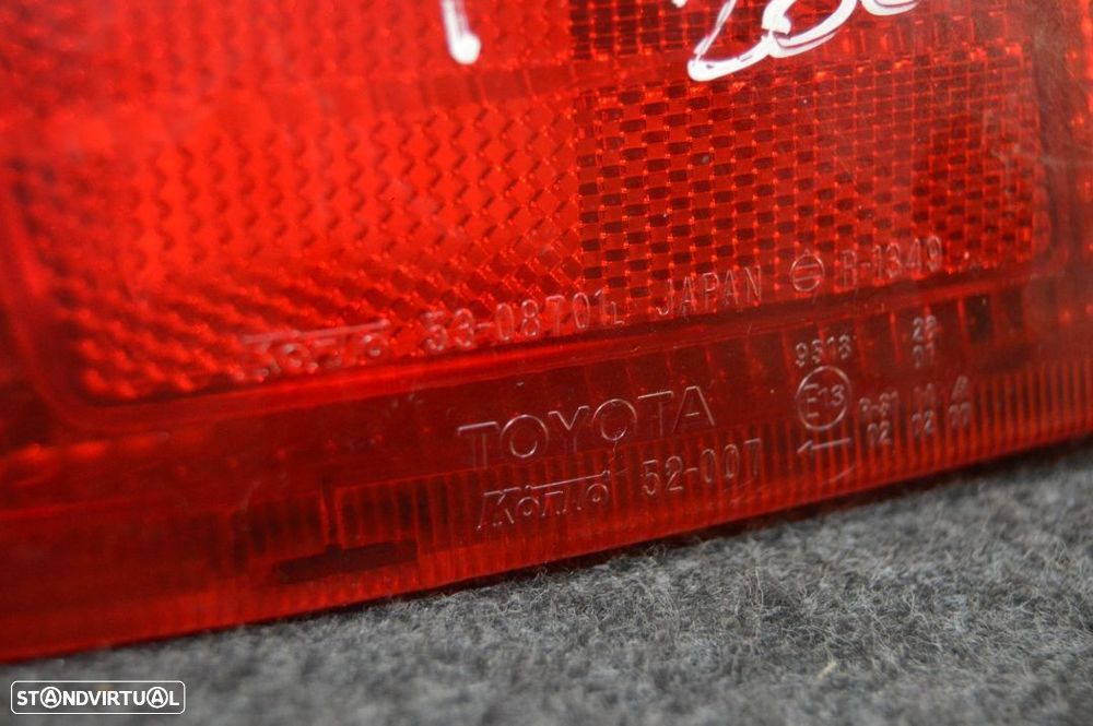 FAROLIM FAROLINS TRASEIRO TRÁS ORIGINAIS 8156052020 TOYOTA YARIS P1 - 8