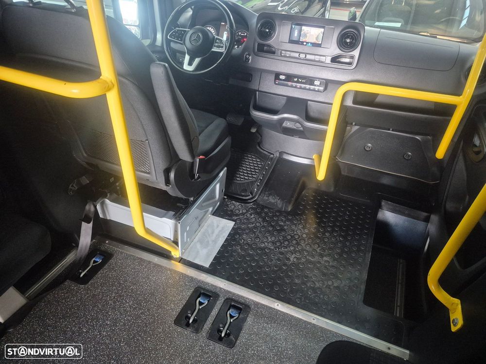 Mercedes-Benz Sprinter - 32