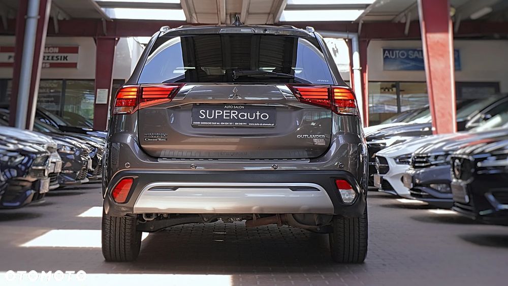 Mitsubishi Outlander 2.0 Intense Comfort 4WD CVT - 11
